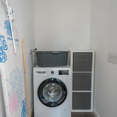 Cozy Dream Mit Terrasse Und Parkplatz - 90m² アパート