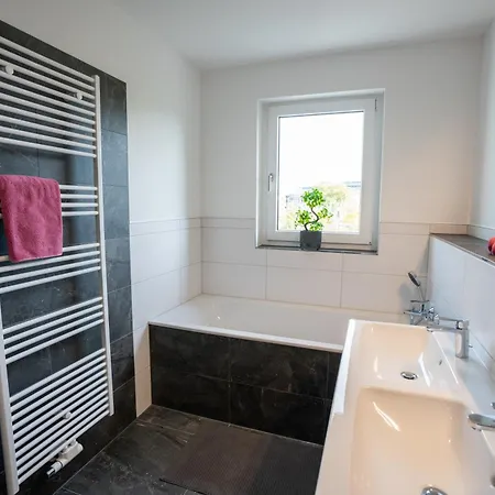 Cozy Dream Mit Terrasse Und Parkplatz - 90m² ドレスデン